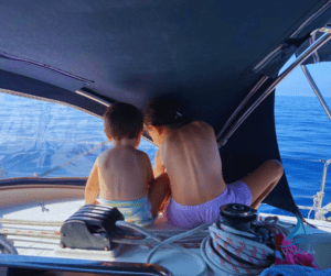 Bambini al lavoro in barca