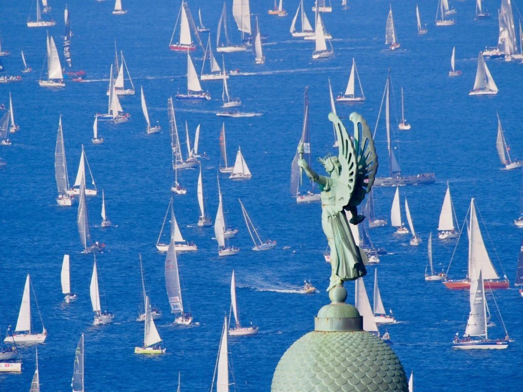Barcolana, lo spettacolo delle barche che veleggiano nel Golfo di Trieste